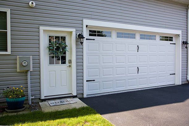 24/7 Emergency Garage Door Panel Replacement experts in Schiller Park, IL